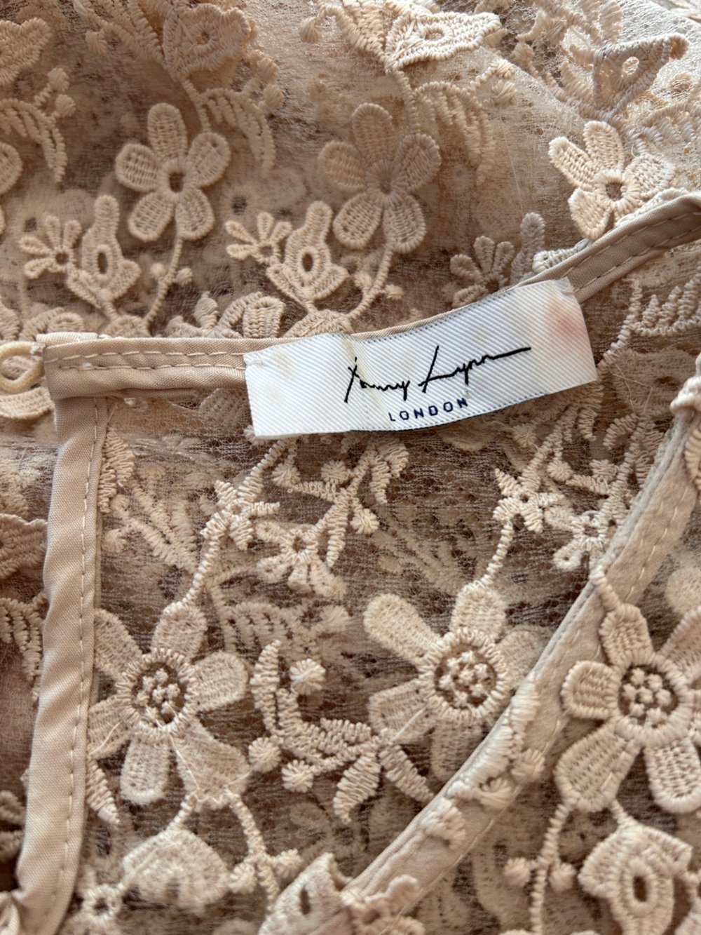Delicate Lace Overlay Shift Dress in Beige - Women - Picture 3 of 10